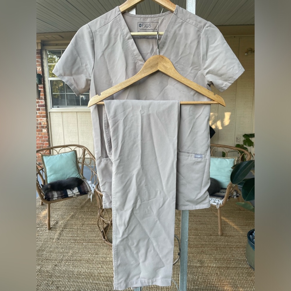 FIGS Set Sandy Beige XS V-Neck Top and Tall Wide Leg Pants